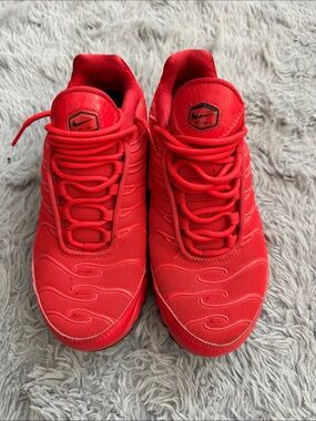 Nike Air Max Plus sneakers in a vibrant 6.5